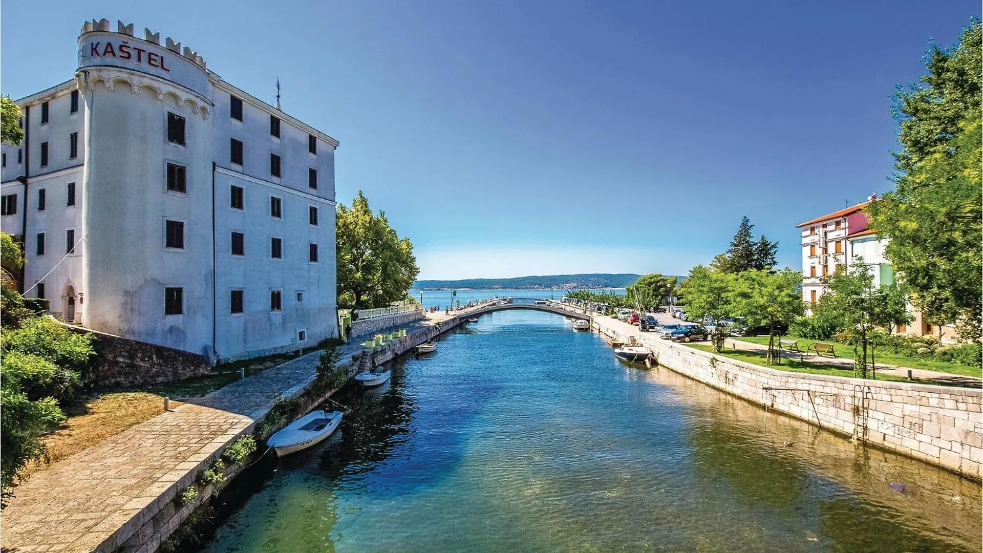 3 Bedroom Amazing Apartment In Crikvenica 0*,